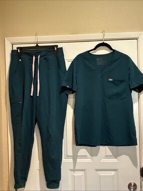 Figs blue Medical Scrub 2 piece Set with light lavendar Drawstrings